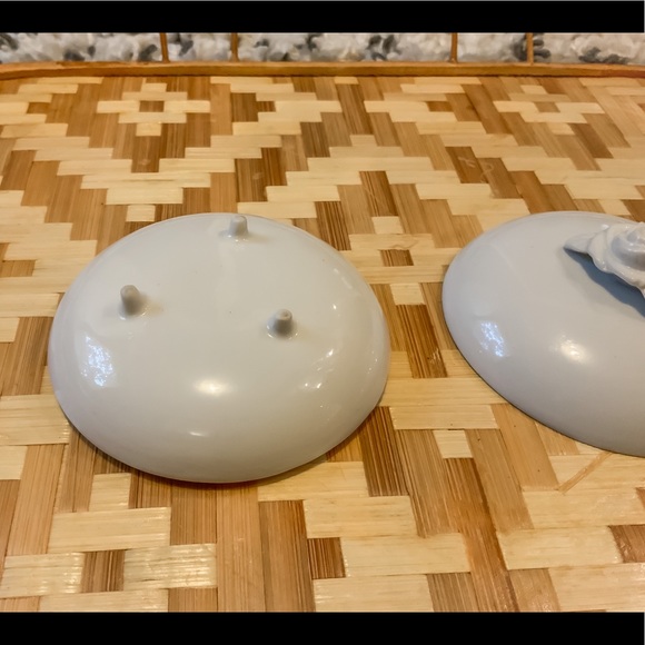 SOLD Vintage Porcelain Jewelry Box Catchall - Picture 4 of 4